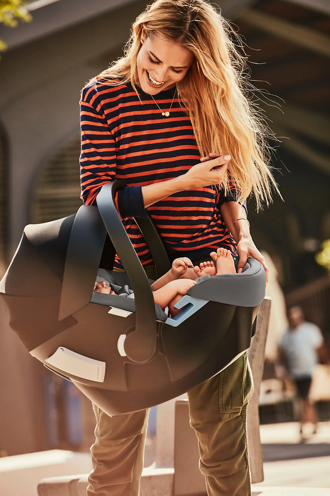 CYBEX Babyschale Aton 5, Gold-Line, Classic Beige 2 CYBEX Babyschale Aton 5, Gold-Line, Classic Beige – Bild 2