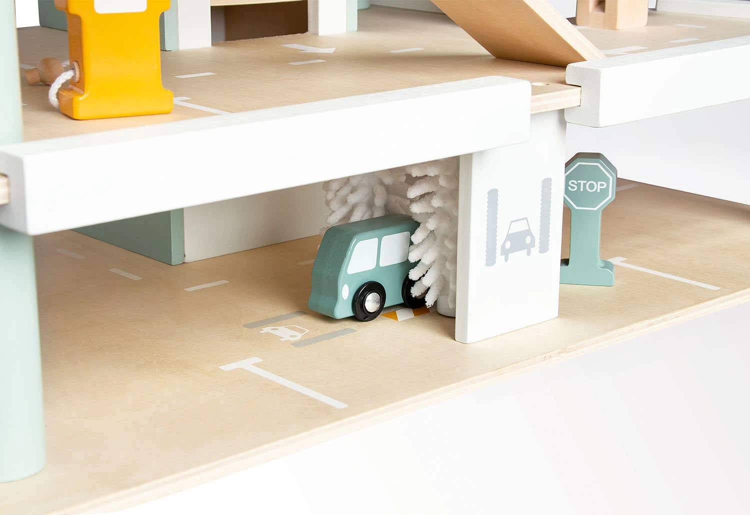 Pinolino Parkhaus 'Kurt' Mit Zubehör In Natur 5 Pinolino Parkhaus 'Kurt' Mit Zubehör In Natur – Bild 5